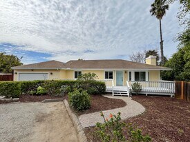 164 Santa Barbara Way in Vista, CA - Building Photo