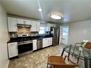 710 Locust St in Bridgeville, PA - Building Photo - Building Photo