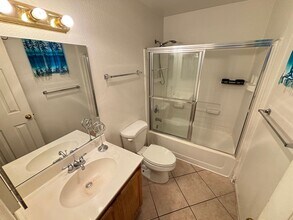 5330 S Swenson St in Las Vegas, NV - Building Photo - Building Photo