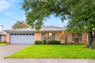 6009 Leafwood Cir in League City, TX - Building Photo