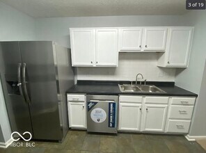 628 Mountain Pine Dr in Greenwood, IN - Building Photo - Building Photo