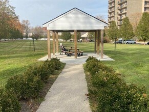 7988 N Michigan Rd in Indianapolis, IN - Building Photo - Building Photo