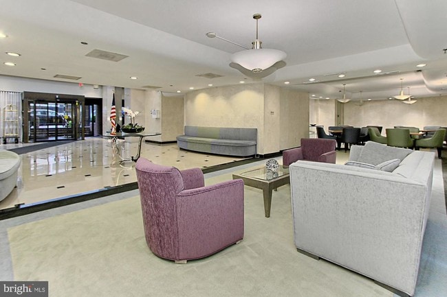 4550 N Park Ave-Unit -302 in Chevy Chase, MD - Building Photo - Building Photo