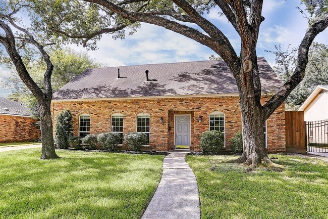 12314 Queensbury Ln in Houston, TX - Building Photo - Building Photo