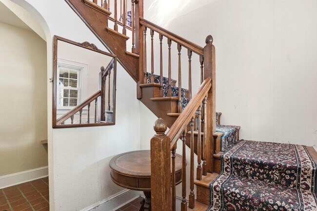 320 Simpson Pl in Peekskill, NY - Building Photo - Building Photo