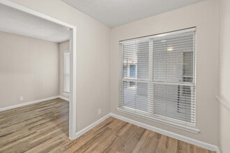 Vintage Pads in Arlington, TX - Building Photo - Interior Photo