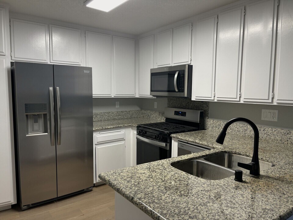 Beachpoint Apartments in Huntington Beach, CA - Building Photo