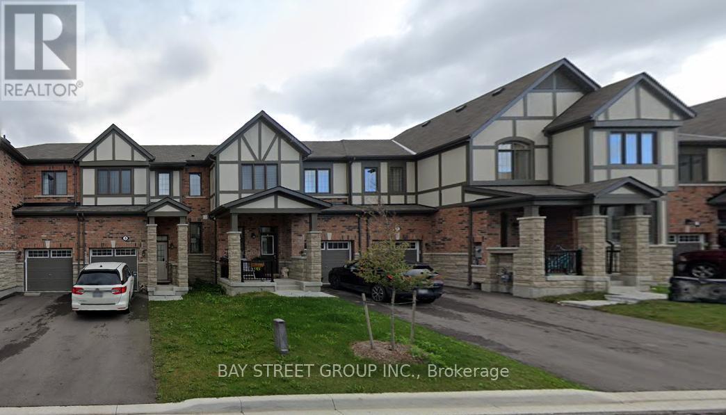 3 Ness Dr in Richmond Hill, ON - Building Photo