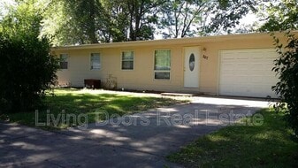 267 W Rio Rd in Lincoln, NE - Building Photo