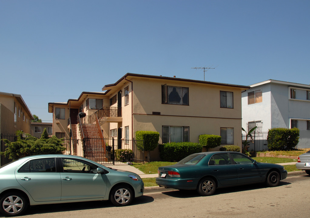 10239 England Ave in Inglewood, CA - Foto de edificio