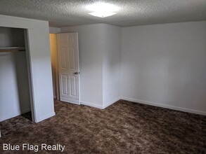 64701 Columbia River Hwy in Deer Island, OR - Foto de edificio - Building Photo