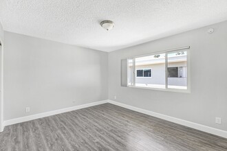 18545 Clark Street in Tarzana, CA - Building Photo - Building Photo