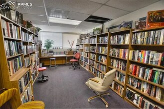 411 Lakewood Cir, Unit B1113 in Colorado Springs, CO - Building Photo - Building Photo