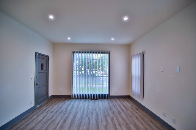 3015 Virginia Rd in Los Angeles, CA - Building Photo - Building Photo