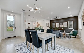7613 Providence Ave in Austin, TX - Foto de edificio - Building Photo