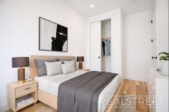 NEW Super Bright Modern 2 Bedroom, Unit 4B in Brooklyn, NY - Foto de edificio - Building Photo