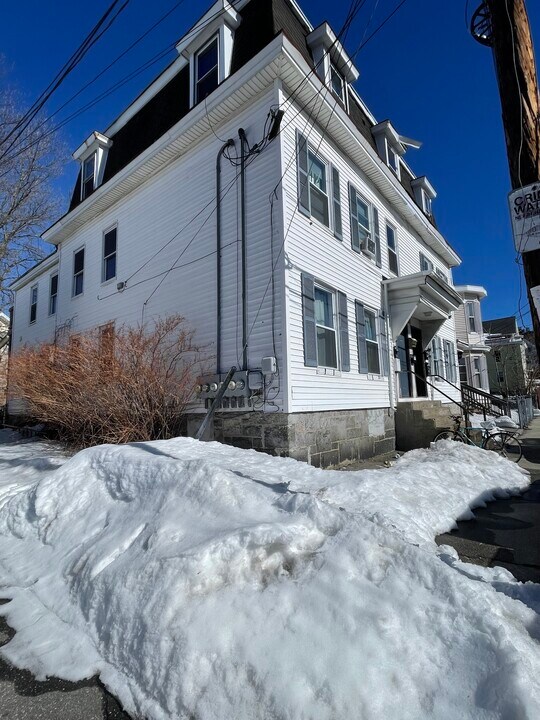 22 2nd St, Unit 1 in Lowell, MA - Foto de edificio