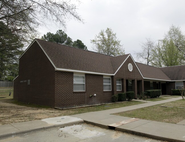 Zumwalt Courts in Jacksonville, AR - Building Photo - Building Photo