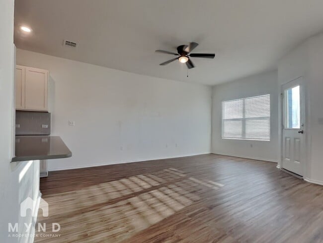 7125 Spotted Leaf Wy in Austin, TX - Building Photo - Building Photo