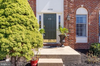 22726 Oatlands Grove Pl in Ashburn, VA - Building Photo - Building Photo