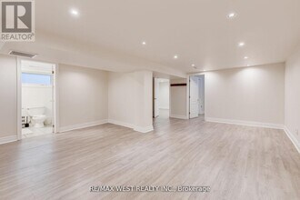 606 Conacher Dr in Toronto, ON - Building Photo - Building Photo