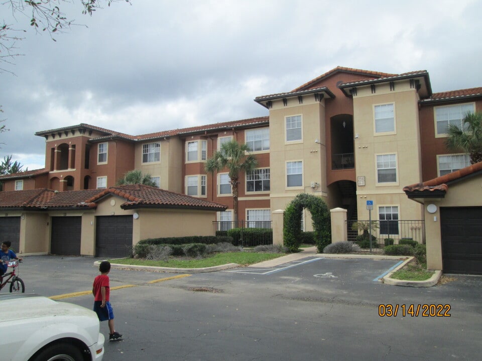 5554 Metrowest Blvd, Unit Metrowest Blvd Apt 204 in Orlando, FL - Foto de edificio