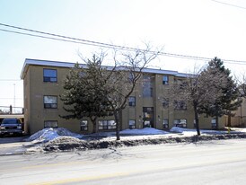 835 Wilson Ave in Toronto, ON - Building Photo