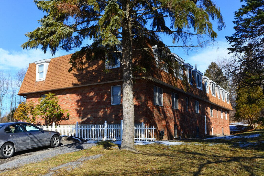 426 Winthrop Dr, Unit 8 in Ithaca, NY - Building Photo