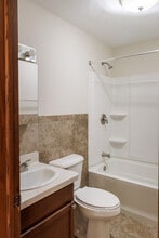 1933 Fairview Dr in West Bend, WI - Building Photo - Building Photo