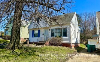 5329 Vine St in Maple Heights, OH - Building Photo