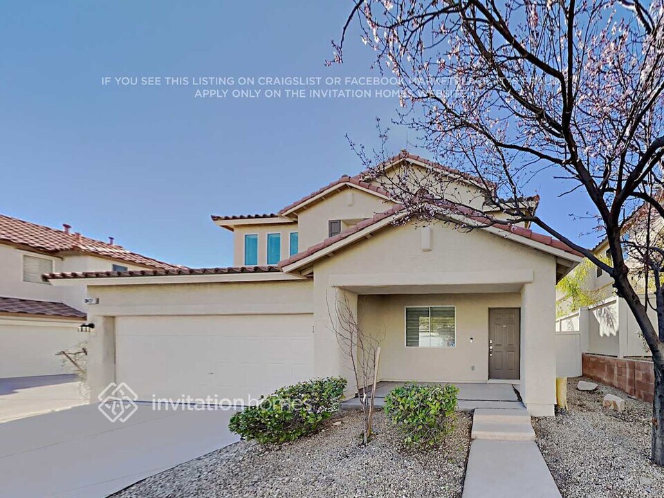 10437 Chandra Ave in Las Vegas, NV - Building Photo