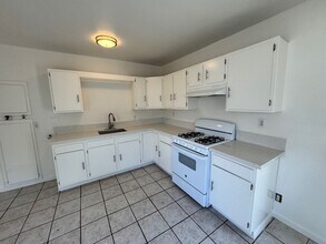253 N 9th Ave in Upland, CA - Building Photo - Building Photo