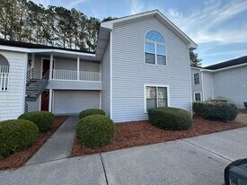 102 W Victoria Ct in Greenville, NC - Building Photo