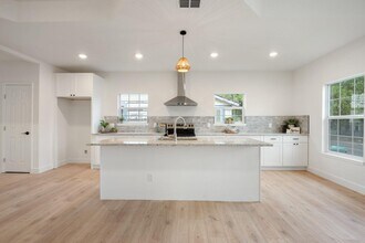2035 Martin Luther King Dr in San Antonio, TX - Building Photo - Building Photo
