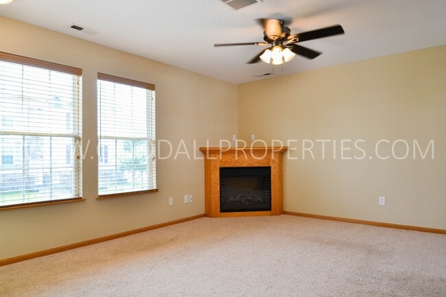 15221 Alpine Dr in Urbandale, IA - Building Photo - Building Photo