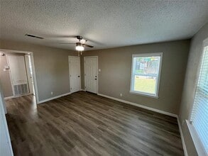 7101 Bramlett Dr in Dallas, TX - Building Photo - Building Photo