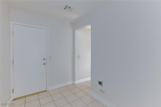 8949 Diamond Falls Dr in Las Vegas, NV - Building Photo - Building Photo
