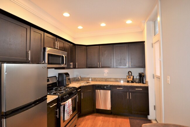 4412 N Rockwell St, Unit 3