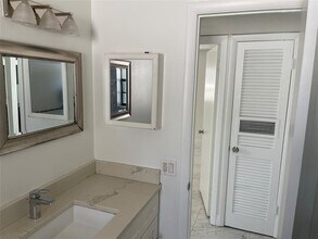 770 NE 38th St in Oakland Park, FL - Foto de edificio - Building Photo