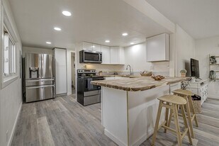 4622 SE 87th Ave in Portland, OR - Building Photo