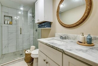 110 Crandall Rd in Irving, TX - Building Photo - Building Photo