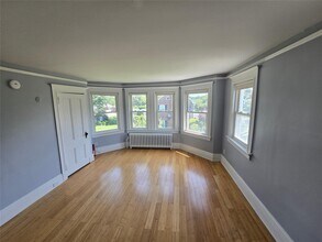 23 George St in Manhasset, NY - Building Photo - Building Photo