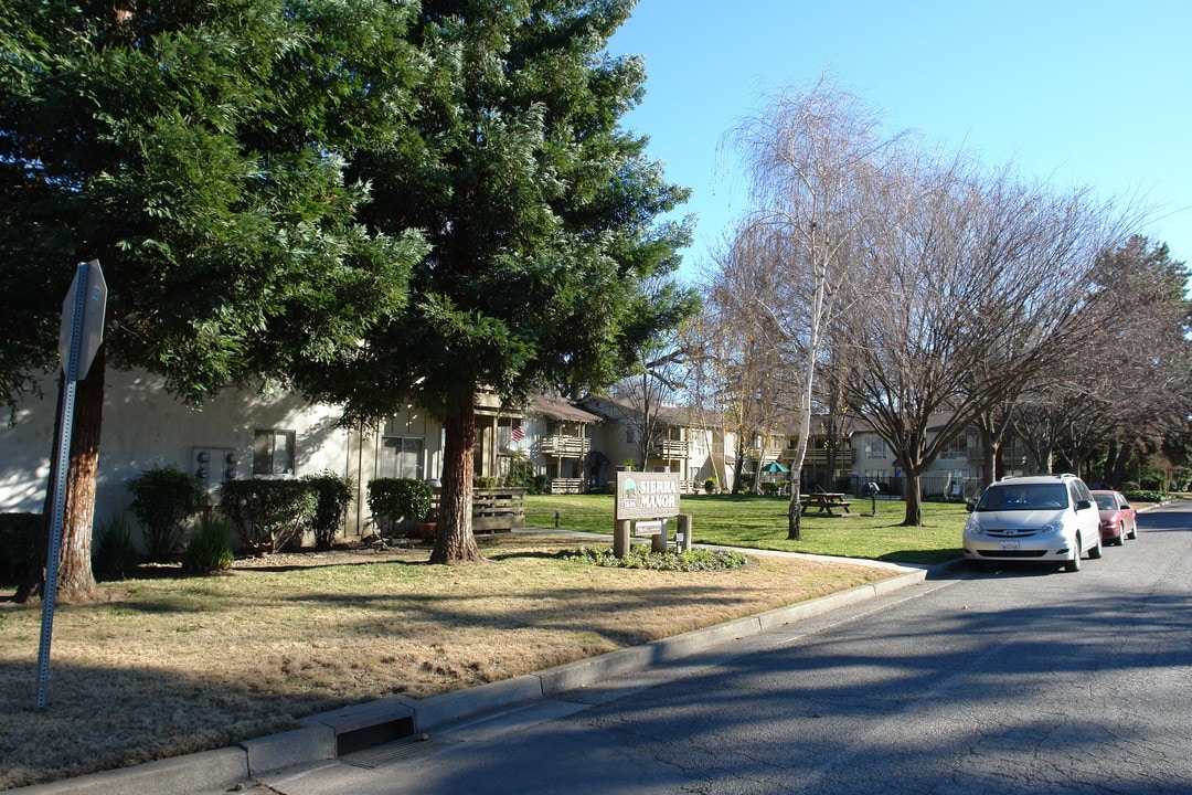 Sierra Manor Apartments in Chico, CA - Building Photo