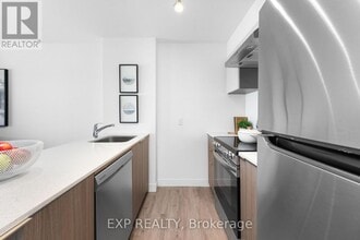 100 Manett Crescent in Brampton, ON - Building Photo - Building Photo