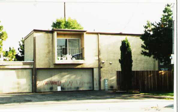 1130 Victoria St in Costa Mesa, CA - Building Photo - Building Photo