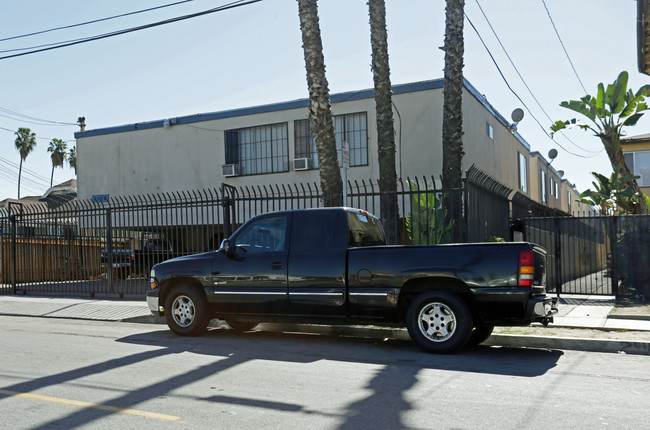 1108 W 110th St in Los Angeles, CA - Building Photo - Building Photo