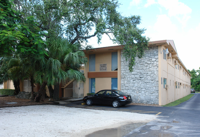 Oak Harbor Apartments in Miami, FL - Building Photo - Building Photo