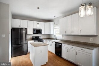 43805 Sunset Terrace in Ashburn, VA - Building Photo - Building Photo