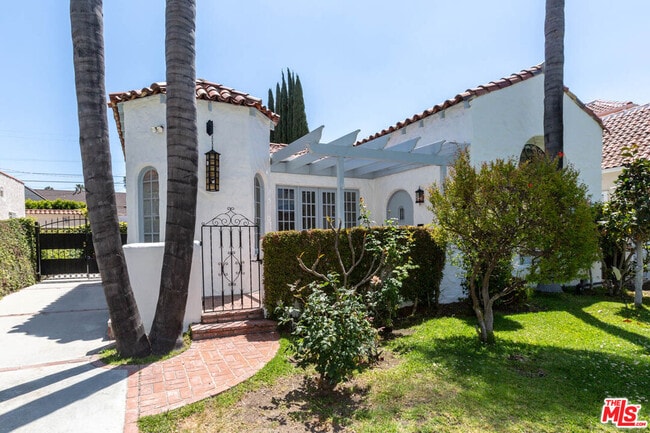 146 N Citrus Ave in Los Angeles, CA - Building Photo - Building Photo