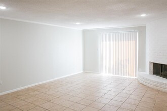 8325 Ariel St in Houston, TX - Building Photo - Building Photo